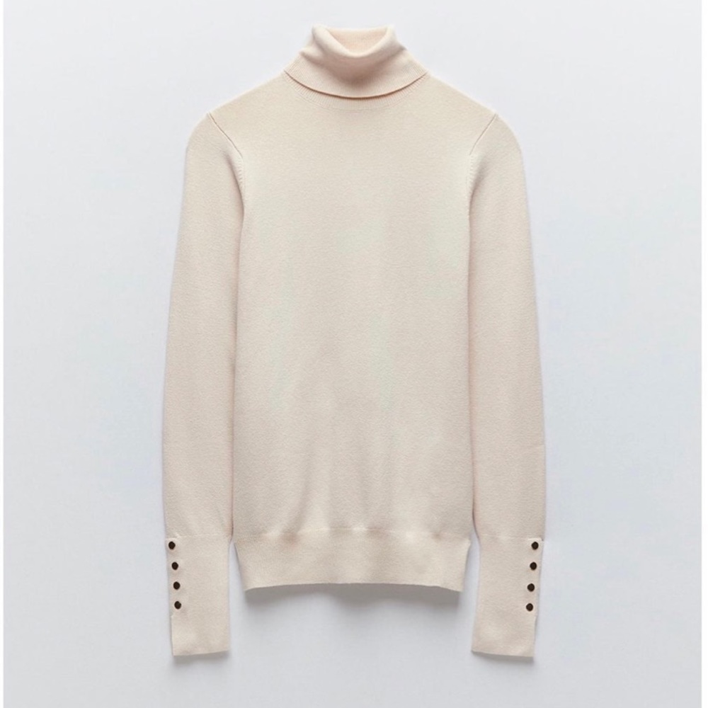 Women’s Zara XSmall cream turtleneck GUC